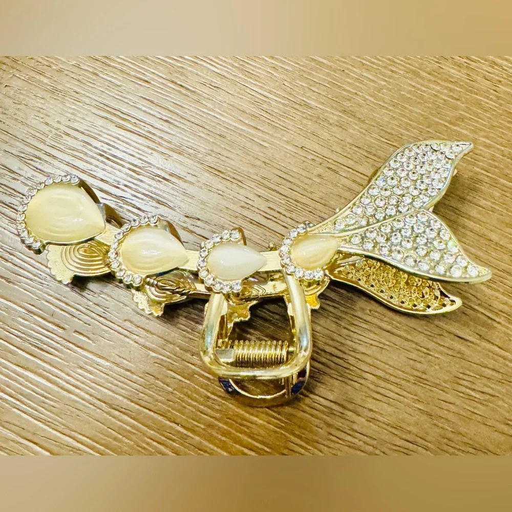 Ipetboom. 1 fish tail shaped hair clip, fashionable hair clip for women 1 piece.